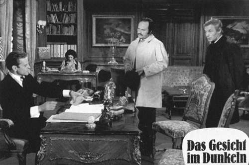 DAS GESICHT IM DUNKELN